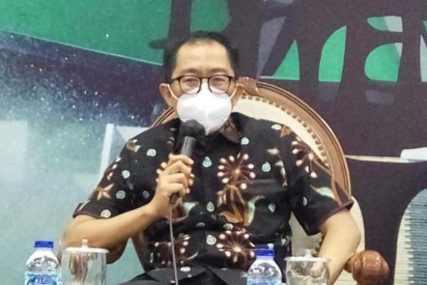 Komisi VI DPR RI menilai  persoalan yang dialami PT Garuda Indonesia (Persero) tidak terlalu berat dan tak perlu berlarut-larut diselesaikan oleh pemerintah. 