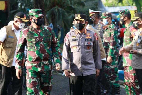 Panglima TNI dan Kapolri dialog dengan warga Bangkalan terkait vaksinasi massal.