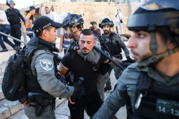 Pasukan Israel memukuli warga Palestina yang ingin memprotes kaum ekstremis sayap kanan Yahudi yang menghina Nabi Muhammad