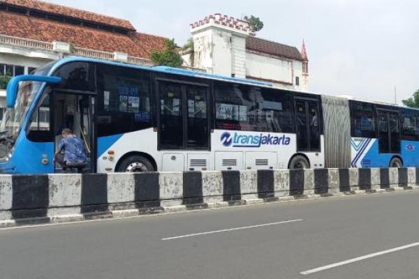 Belajar dari kasus pelecehan yang terjadi baru-baru ini, Bus TransJakarta langsung lakukan pengamanan maksimal.