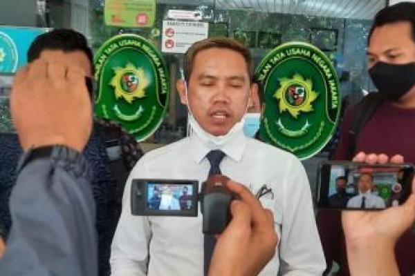 Meminta kader-kader Partai Demokrat di daerah tetap sabar dan tenang