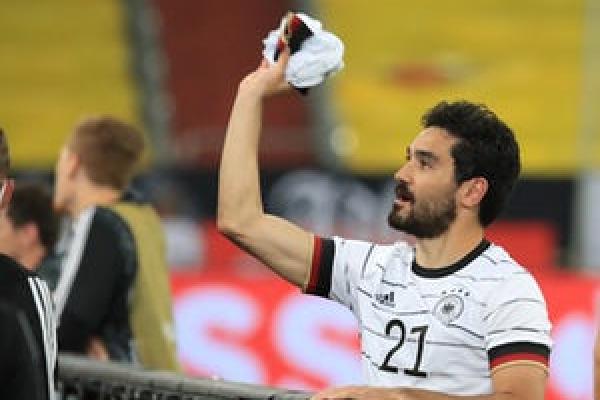  Tiga pemain bintang timnas Jerman, Ilkay Gundogan, Antonio Rudiger dan Robin Gosens terancam absen 