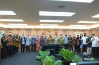 Setjen DPR Lepas 8 Pegawai yang Memasuki Masa Purnabakti