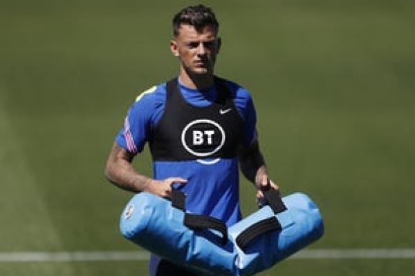 Arsenal dilaporkan siap untuk menjual hingga tujuh pemain musim panas ini demi membantu mendanai kesepakatan untuk bek Brighton & Hove Albion, Ben White.