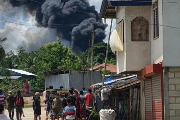 Pesawat Lockheed C-130 jatuh di Patikul, Provinsi Sulu, di ujung selatan negara kepulauan di mana tentara telah berperang melawan militan Islam Abu Sayyaf dan faksi lainnya.