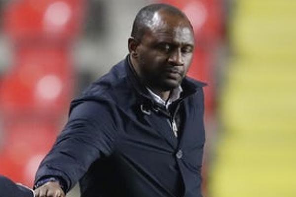 Crystal Palace resmi menunjuk mantan pemain Arsenal, Patrick Vieira sebagai manajer baru mereka dengan kontrak tiga tahun.