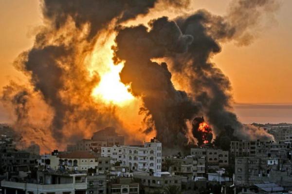 Pesawat-pesawat tempur Israel dikabarkan kembali menyerang dua lokasi militer milik kelompok perlawanan Palestina di Gaza Minggu malam.