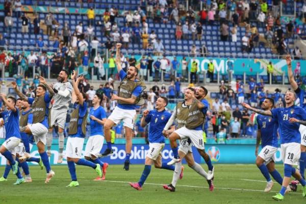 Tim nasional Italia berhasil menjadi jawara Euro 2020 usai mengalahkan Inggris di babak final lewat drama adu penalti.