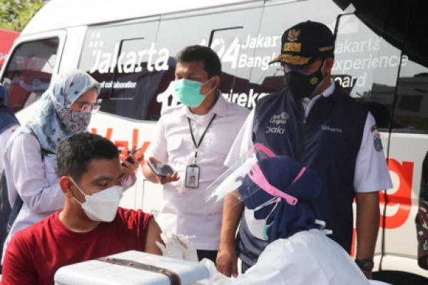 Sebanyak 16 mobil vaksin keliling hasil dari kolaborasi berbagai stakeholder akan disiapkan guna upaya menjemput bola dan mendekatkan proses vaksinasi kepada warga Jakarta.