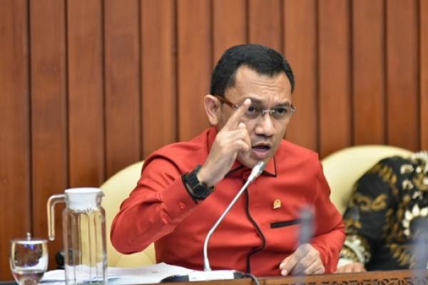 Anggota Komisi IV DPR RI Fraksi PDI Perjuangan Yohanis Fransiskus Lema, mengkritik keras keputusan KKP memotong alokasi bantuan aspirasi budidaya ikan air tawar sistem bioflok tahun 2021.