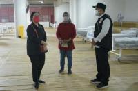 Dorong Pemerintah Bangun RS Darurat, Ketua DPR Cek RS Lapangan di Surabaya