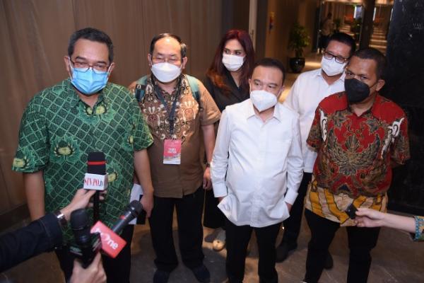 Dewan Perwakilan Rakyat Republik Indonesia (DPR RI) akan berkoordinasi dengan pemerintah untuk mengatasi kelangkaan dan lonjakan harga obat terapi Covid-19. 