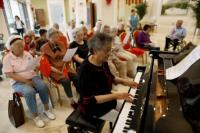 Lansia Melonjak di China, Panti Jompo Minim Peminat