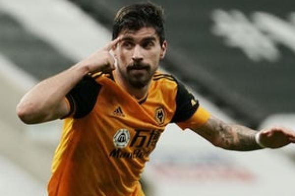 Bruno Fernandes sangat ingin gelandang Wolverhampton Wanderers Ruben Neves bergabung dengannya di Manchester United.