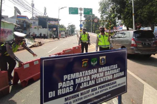 Pemerintah tetap mendorong penggunaan Peduli Lindungi dan masker di tempat-tempat publik.