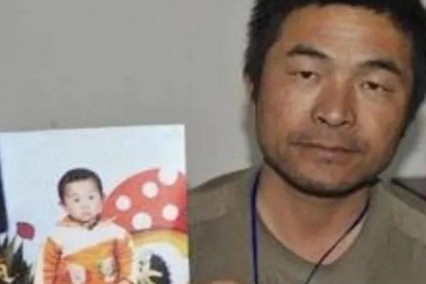 Putra Guo Gangtang diculik saat berusia dua tahun oleh pedagang manusia di depan rumah mereka, di provinsi Shandong, China.