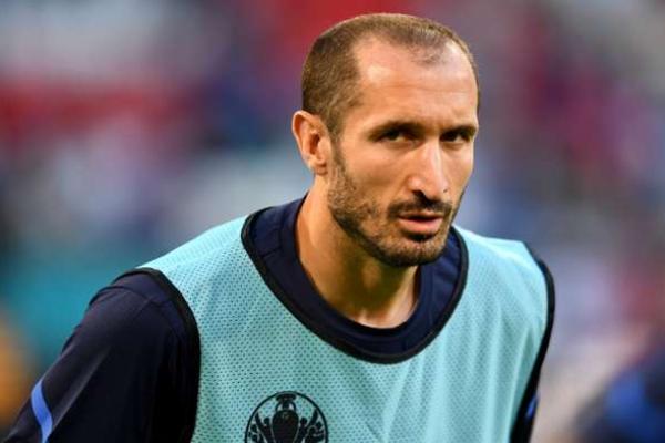 Giorgio Chiellini telah menghabiskan 17 tahun di Juventus, tetapi kontrak legenda Turin itu akan berakhir pada musim panas 2022 mendatang.