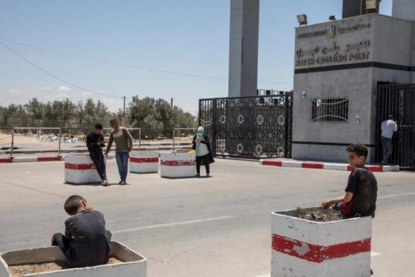 Mesir membuka perbatasan Rafah dengan Jalur Gaza, memungkinkan warga Palestina yang terdampar untuk kembali ke rumah