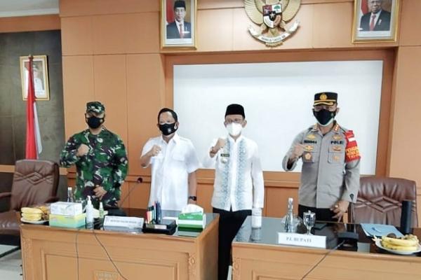 Saat proses berlangsung, provinsi menyarankan tidak dilantik atau diulang kembali, sehingga kami memutuskan menolak hasil pemilihan tersebut