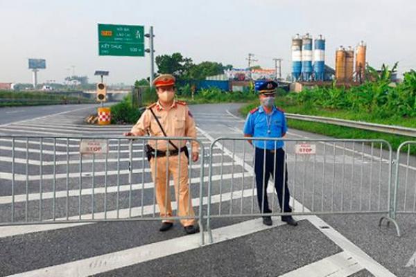 Perintah penguncian, yang dikeluarkan Jumat malam, melarang pertemuan lebih dari dua orang di depan umum. Hanya kantor pemerintah, rumah sakit, dan bisnis penting yang diizinkan tetap buka.