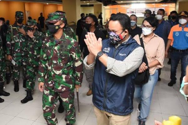 Berangkat dari situlah, Anies meminta masyarakat tidak menyimpulkan kasus COVID-19 di Jakarta telah melewati puncaknya.