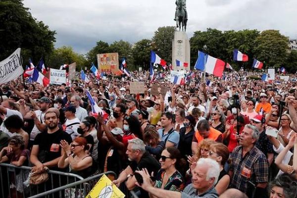 Terobosan dalam pembicaraan terjadi sehari setelah Prancis kembali diguncang oleh protes terhadap aturan yang melibatkan lebih dari 160.000 unjuk rasa dan puluhan ditangkap.