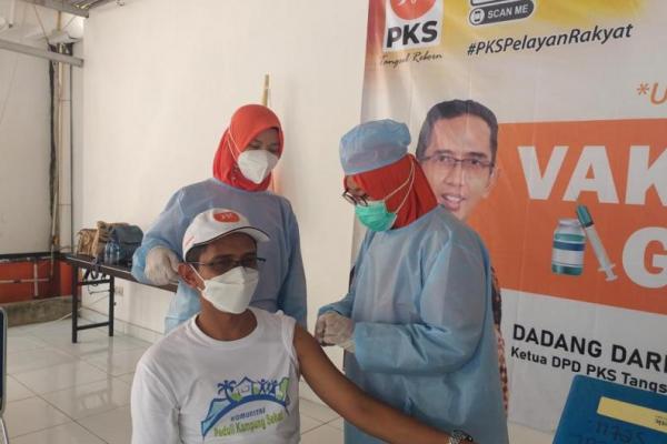 Dalam pelaksanaan di lapangan, PKS berkolaborasi dengan Dinas Kesehatan Tangsel dan dibantu Puskesmas Setu