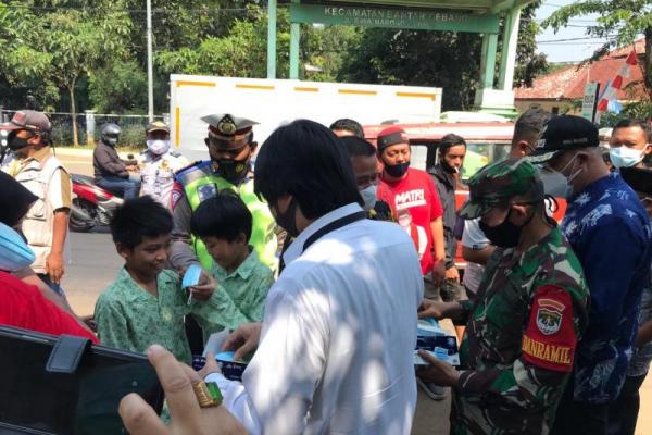 Program bagi-bagi masker secara gratis ini merupakan bentuk kolaborasi antara pemerintah, pihak swasta dan masyarakat dalam menggiatkan pemakaian masker dan pelaksanaan protokol kesehatan 5M di masyarakat.