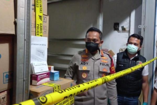 Gudang penimbunan obat Covid-19 kembali beroperasi hari ini. Polisi lakukan pemantauan.