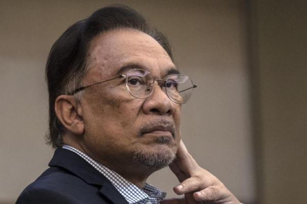 Pemimpin Oposisi Malaysia Anwar Ibrahim mendesak Perdana Menteri Muhyiddin Yassin untuk mengundurkan diri. 