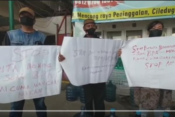 Para pengusaha kecil ini meminta agar para penyebar hoaks itu ditindak karena menyebarkan informasi tidak benar ke publik dan mengganggu usaha kecil.