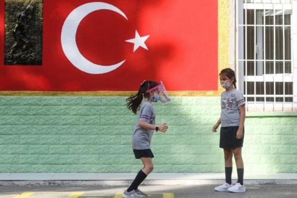 lebih dari separuh sekolah dasar Turki kini telah ditutup, berkurang menjadi hanya 103.
