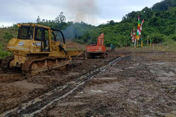 Sejalan dengan Jokowi PT KHE mengembangkan proyek Pembangkit Listrik Tenaga Air (PLTA) di Kalimantan Utara.
