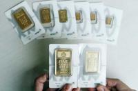 Harga Emas Antam Merosot jadi Rp1.022.000 per Gram