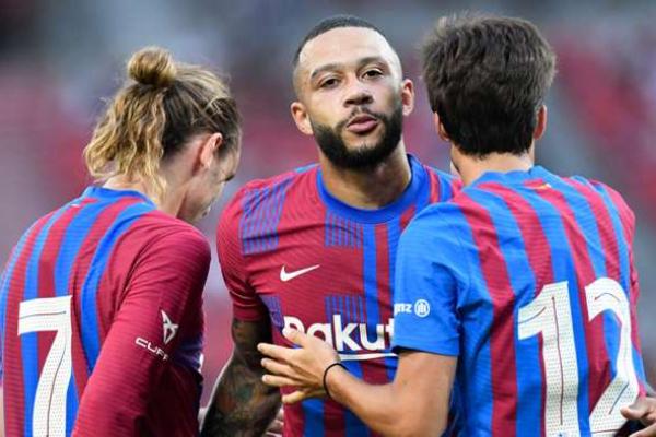 Barcelona siap membuang penyerang Memphis Depay di bursa musim panas. Penyebabnya, performa pemain Belanda itu gagal meyakinkan pelatih Xavi Hernandez.