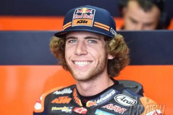 Rasanya layak untuk menganggap bahwa euforia kemenangan Brad Binder di MotoGP Austria belum sepenuhnya hilang setelah beberapa lap terakhir paling dramatis di MotoGP.