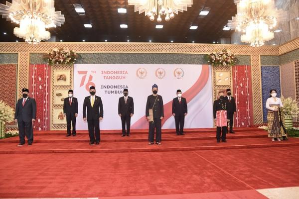 Setiap sidang tahunan MPR Presiden Jokowi kerap mengenakan baju adat yang ada di tanah air. Kali ini, Presiden Jokowi mengenakan baju adat Suku Baduy saat menghadiri sidang tahunan MPR 2021.