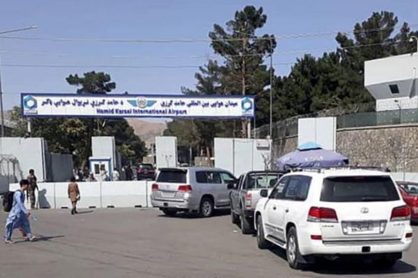 Bandara Kabul ditutup sejak berakhirnya pengangkutan udara besar-besaran yang dipimpin Amerika Serikat (AS) terhadap warganya, warga negara Barat lainnya, dan warga Afghanistan yang membantu negara-negara Barat.