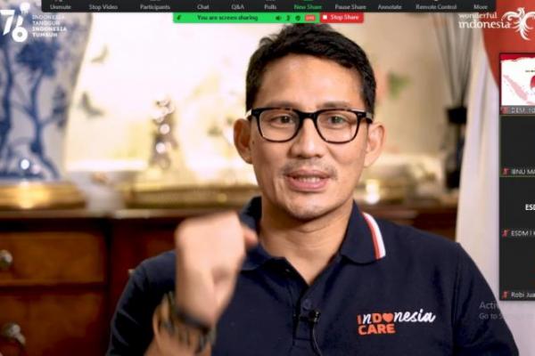 Para relawan yang tergabung dalam Sandi Uno RI 1 Lampung mendeklarasikan dukungannya kepada Menparekraf sebagai calon presiden 2024. Mereka meyakini Sandiaga Uno mampu menciptakan lapangan kerja baru melalui UMKM.