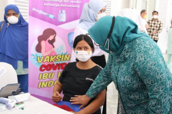 Hari ini telah berlangsung pencanangan vaksinasi bagi Ibu hamil di berbagai wilayah Indonesia, termasuk DKI Jakarta. Pencanangan berlangsung di halaman pendopo Balai Kota Jakarta, pada Kamis (19/8).