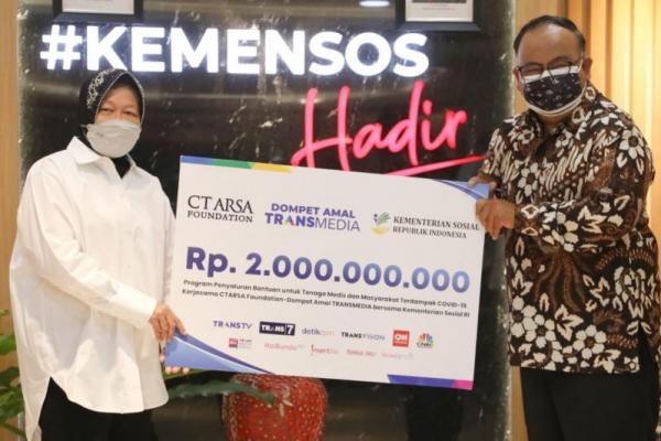 Risma mengatakan, bantuan tersebut direalisasikan dengan pendirian Dapur Umum yang sudah 23 hari beroperasi selama masa Pemberlakuan Pembatasan Kegiatan Masyarakat (PPKM).