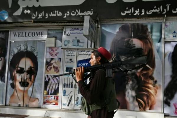 Setelah serangan itu, warga Afghanistan mulai merasa takut akan terulangnya perlakuan kejam yang terkenal yang dijatuhkan kepada perempuan selama periode terakhir pemerintahan Taliban.