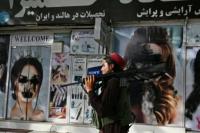 Taliban Rebut Kabul, Foto-foto Wanita Mulai Ditutupi dan Dirusak
