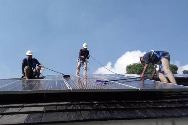 Pemerintah tengah bergerak cepat dengan melakukan tiga pendekatan agar pengembangan listrik tenaga surya bisa tumbuh lebih cepat.