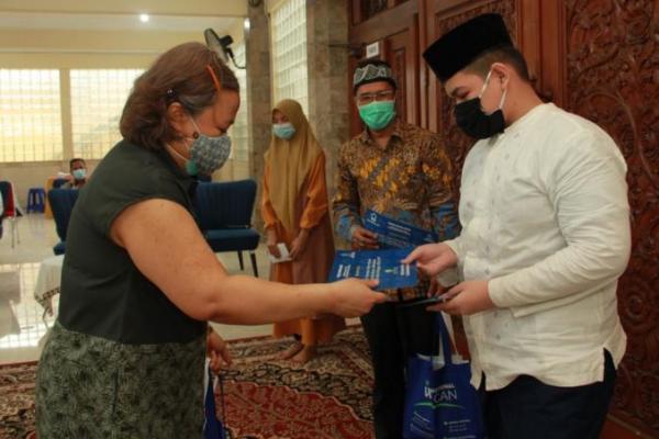 Rutinitas Yayasan Menara Bhakti melalui DKM Manarul Amal Universitas Mercu Buana santuni anak Yatim di awal Muharram. 