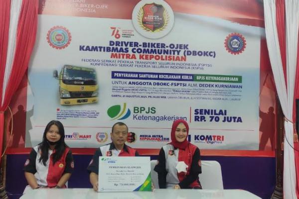 Aktivitas ekonomi akan lumpuh tanpa jasa driver yang mendistribusikan barang. 