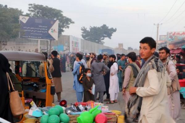 Seruan itu datang ketika Amerika Serikat dan sekutunya mendesak warga Afghanistan untuk meninggalkan bandara Kabul, dengan alasan ancaman serangan ISIS.