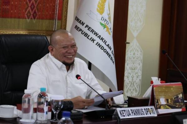 Ketua DPD RI, AA LaNyalla Mahmud Mattalitti, prihatin dengan nasib 541 guru honorer di Kabupaten Pandeglang, Banten.
