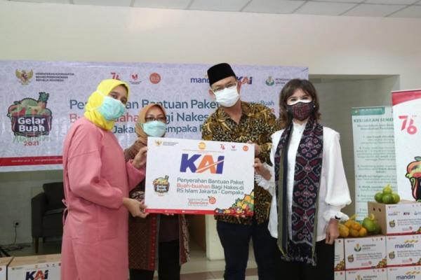 Dengan momentum Gelaran Buah Nusantara 2021 ini, KAI Group bersama-sama membantu para tenaga kesehatan melawan pandemi Covid-19.