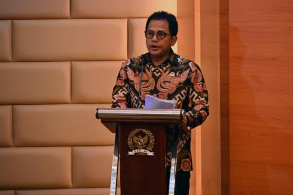 Sekjen DPR RI Indra Iskandar meresmikan penggunaan tanda tangan digital dan aplikasi Tata Naskah Dinas Elektronik (Aplikasi Sistem Informasi Persuratan atau Sniper) di lingkungan Sekretariat Jenderal DPR RI.
